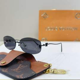 Picture of Louis Vuitton Sunglasses _SKUfw75015598fw